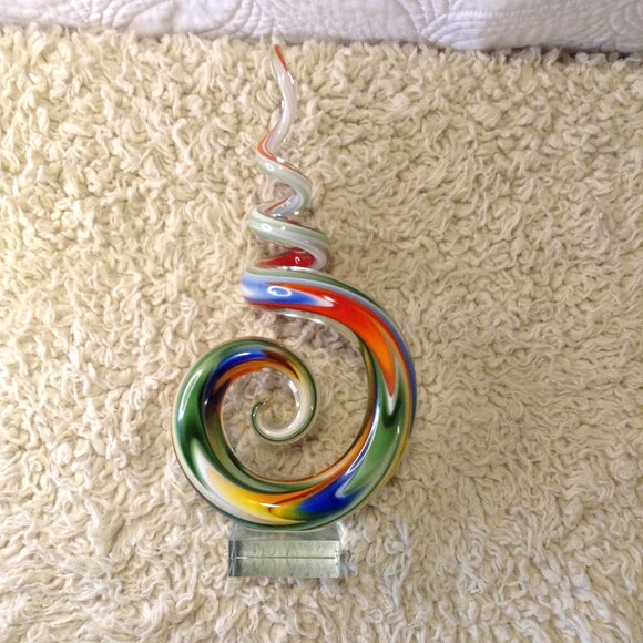 VTG Hand Blown/Hand Worked Art Glass Sculpture. Rainbow colors, on Acrylic Base - Picture 3 of 5